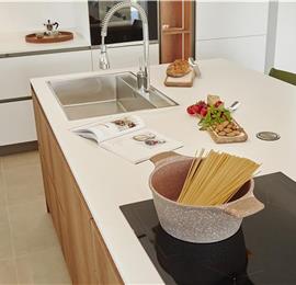 4 bedroom villa with pool, Castellammare del Golfo, sleeps 8-10